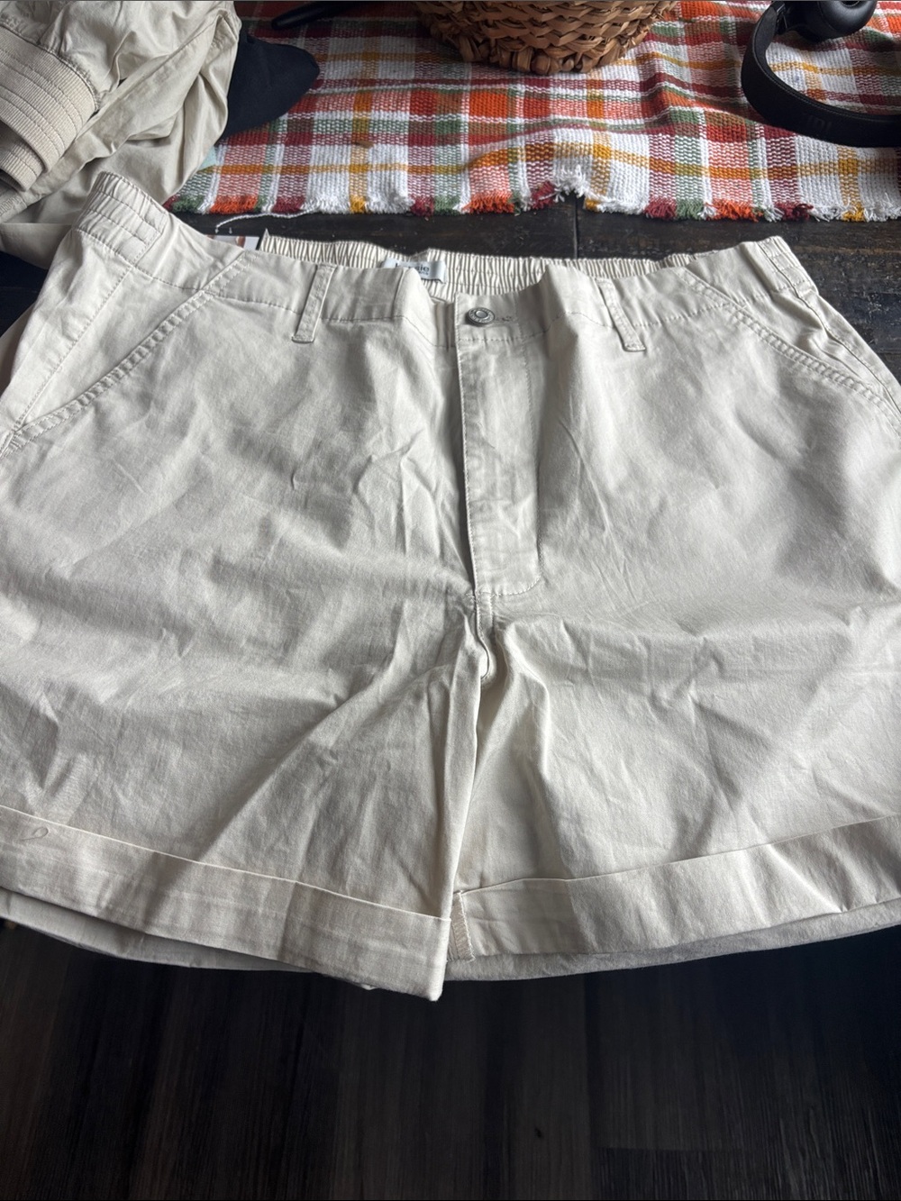 NWTâŚWomenâs Classic Cream Cotton Shorts